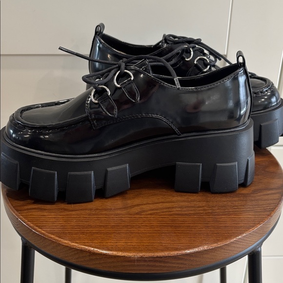 Maxime Black Patent Platform Lug Lace-Up Shoes - Picture 3 of 6